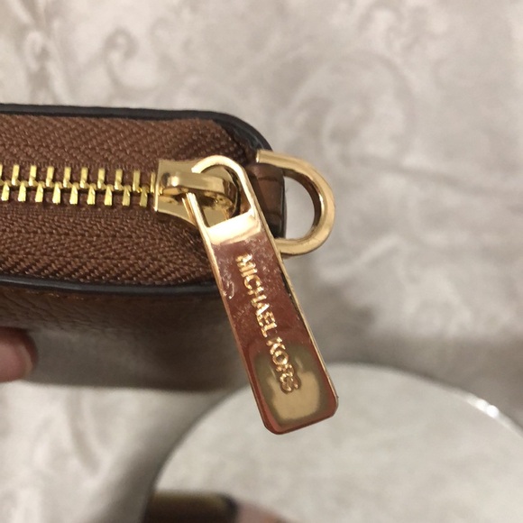 Michael Kors Bundle Wallet Clutch and Wristlet Excellent Used Condition. - Picture 13 of 14